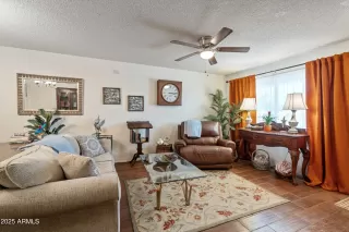 Photo #4: 6906678 Listing