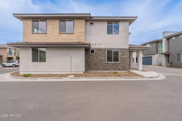 MLS: 6906701 Condo For Sale