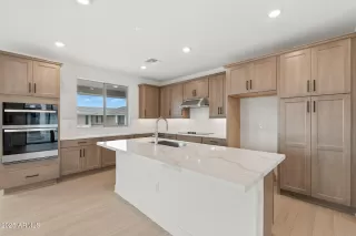 Photo #4: 6906701 Listing