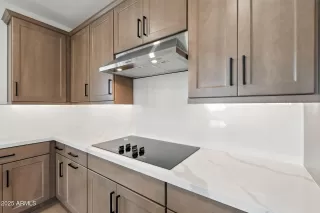 Photo #5: 6906701 Listing