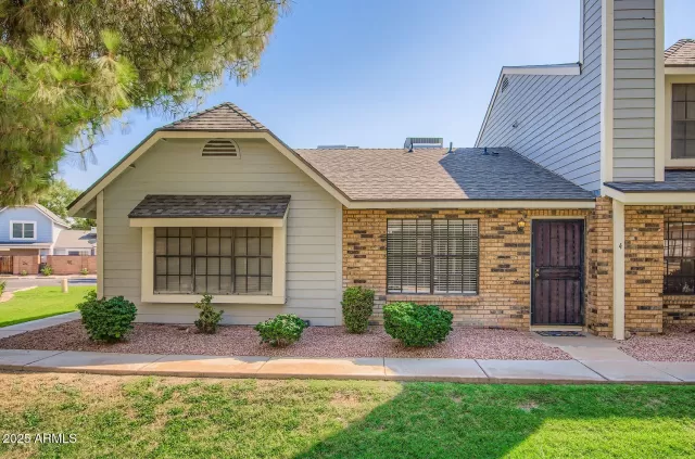 MLS: 6906748 Condo For Sale