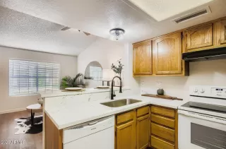 Photo #6: 6906748 Listing