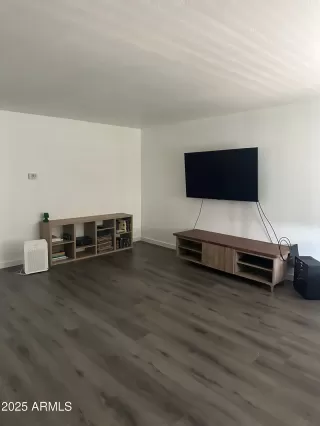 Photo #4: 6906839 Listing 