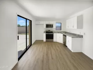 Photo #5: 6906861 Listing