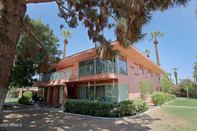 MLS: 6906923 Condo For Sale