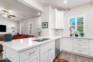 Photo #6: 6906937 Listing 