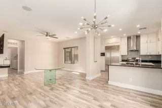 Photo #5: 6906987 Listing