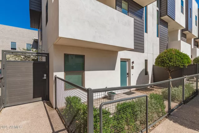 MLS: 6907012 Condo For Sale