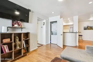 Photo #3: 6907034 Listing