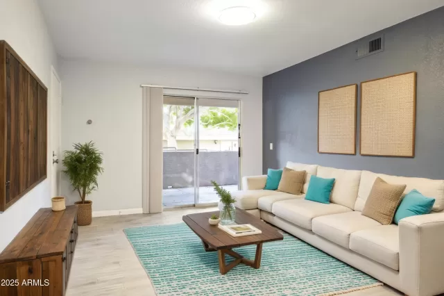 MLS: 6907109 Condo For Sale