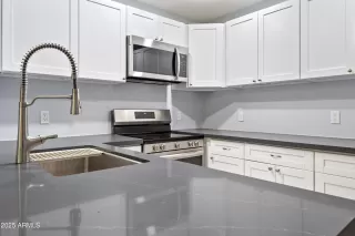 Photo #3: 6907109 Listing 