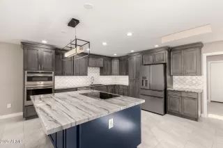 Photo #3: 6907130 Listing