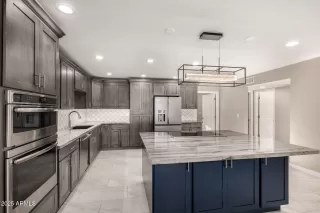 Photo #5: 6907130 Listing