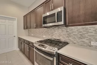 Photo #4: 6907207 Listing 