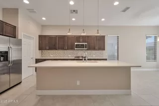 Photo #6: 6907207 Listing 