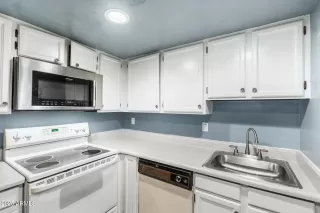 Photo #5: 6907320 Listing