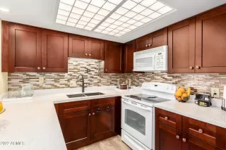 Photo #3: 6907407 Listing