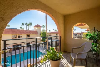 Photo #5: 6907407 Listing