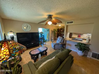 Photo #5: 6907428 Listing