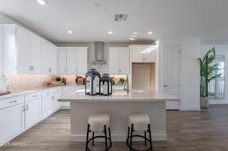 Photo #6: 6907490 Listing