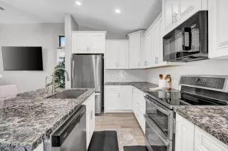 Photo #5: 6907620 Listing