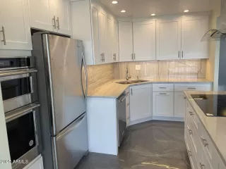 Photo #6: 6907689 Listing