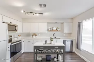 Photo #4: 6907749 Listing