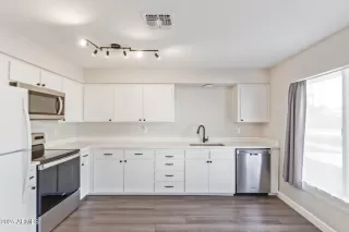 Photo #5: 6907749 Listing