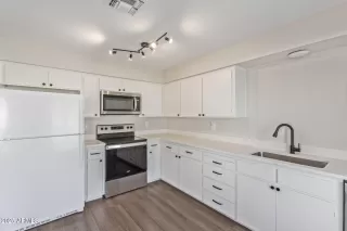 Photo #6: 6907749 Listing