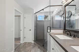 Photo #5: 6907891 Listing 