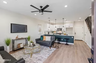 Photo #2: 6907914 Listing 