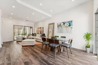 Photo #3: 6907922 Listing