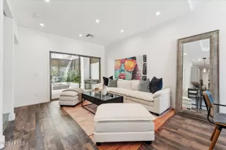 Photo #4: 6907922 Listing