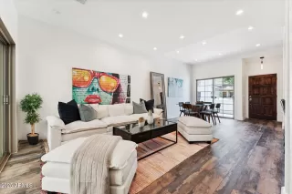 Photo #5: 6907922 Listing