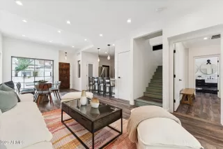 Photo #6: 6907922 Listing