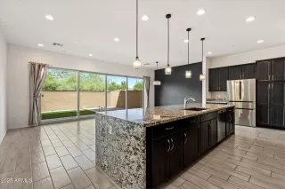 Photo #5: 6908061 Listing