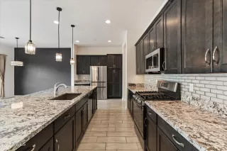 Photo #6: 6908061 Listing