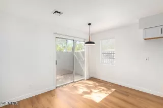 Photo #5: 6908069 Listing 