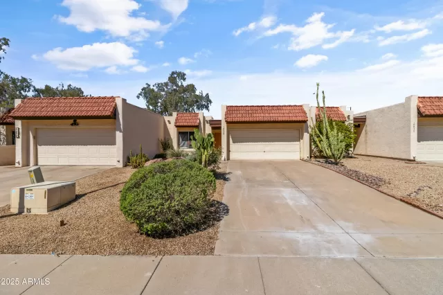 MLS: 6908074 Condo For Sale