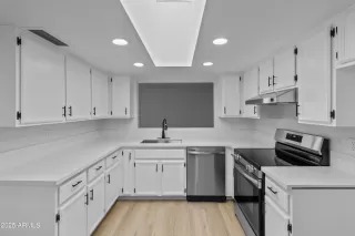 Photo #4: 6908074 Listing