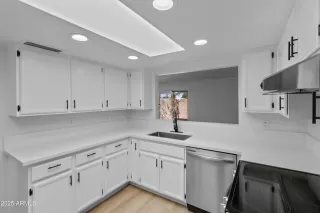 Photo #5: 6908074 Listing