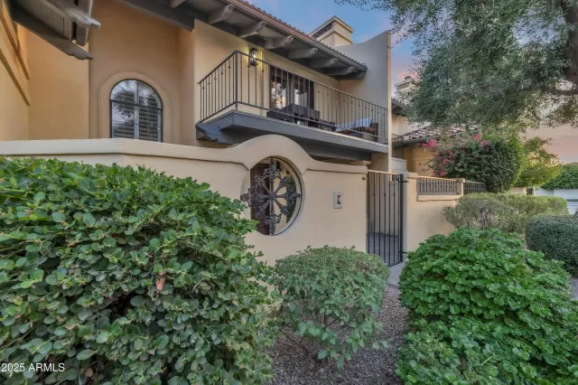 MLS: 6908264 Condo For Sale