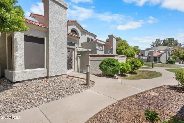 MLS: 6908368 Condo For Sale