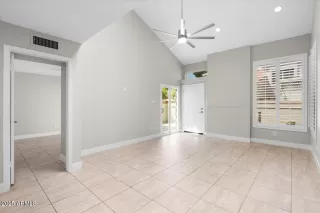 Photo #5: 6908368 Listing