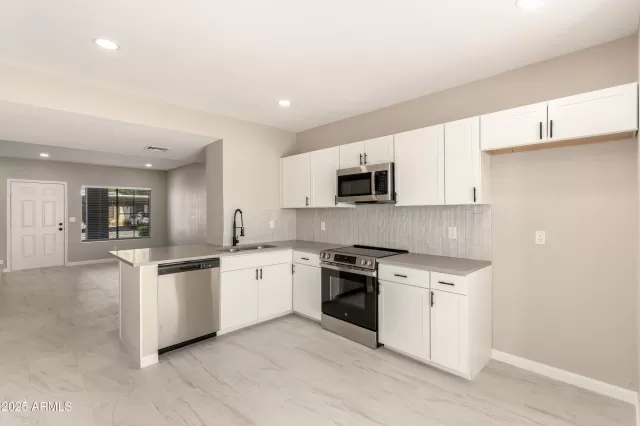 MLS: 6908431 Condo For Sale