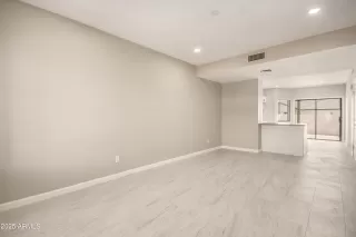 Photo #3: 6908431 Listing 