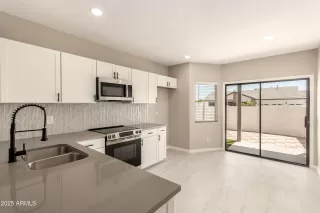 Photo #6: 6908431 Listing 