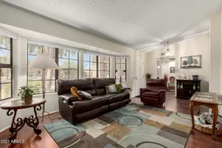 Photo #4: 6908489 Listing