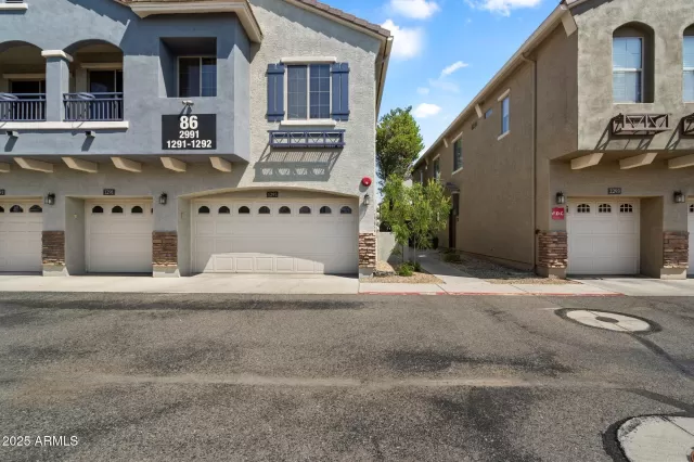 MLS: 6908499 Condo For Sale