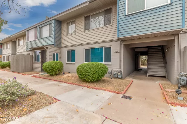 MLS: 6908588 Condo For Sale